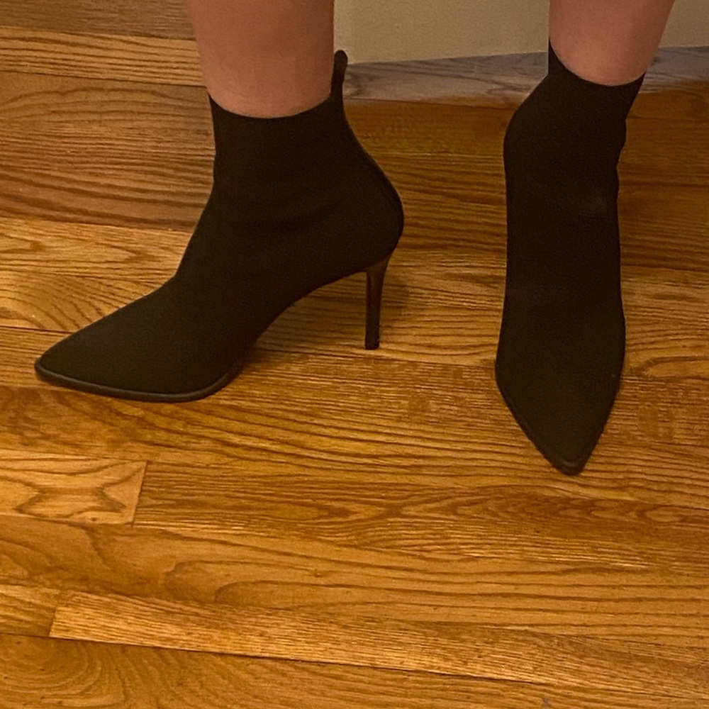 Black stretch booties with heel, size 9 - Picture 5 of 7